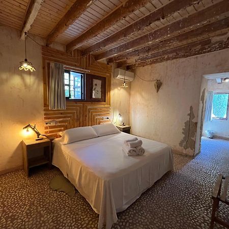 Boutique Hostal La Curandera De Salinas Sant Francesc de s'Estany Eksteriør billede