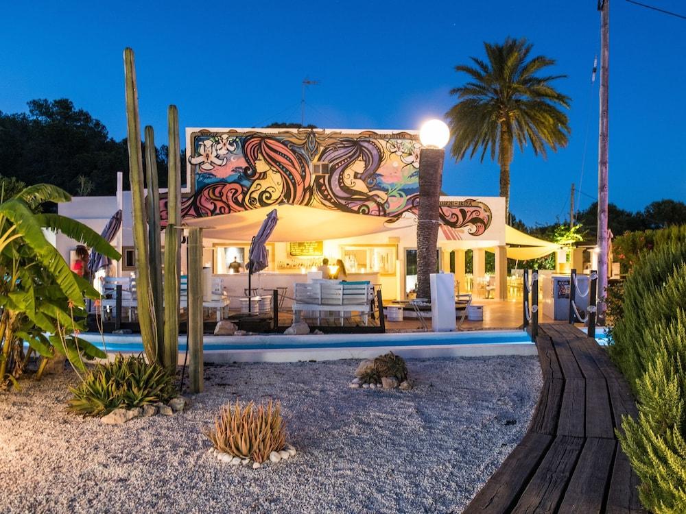 Boutique Hostal La Curandera De Salinas Sant Francesc de s'Estany Eksteriør billede