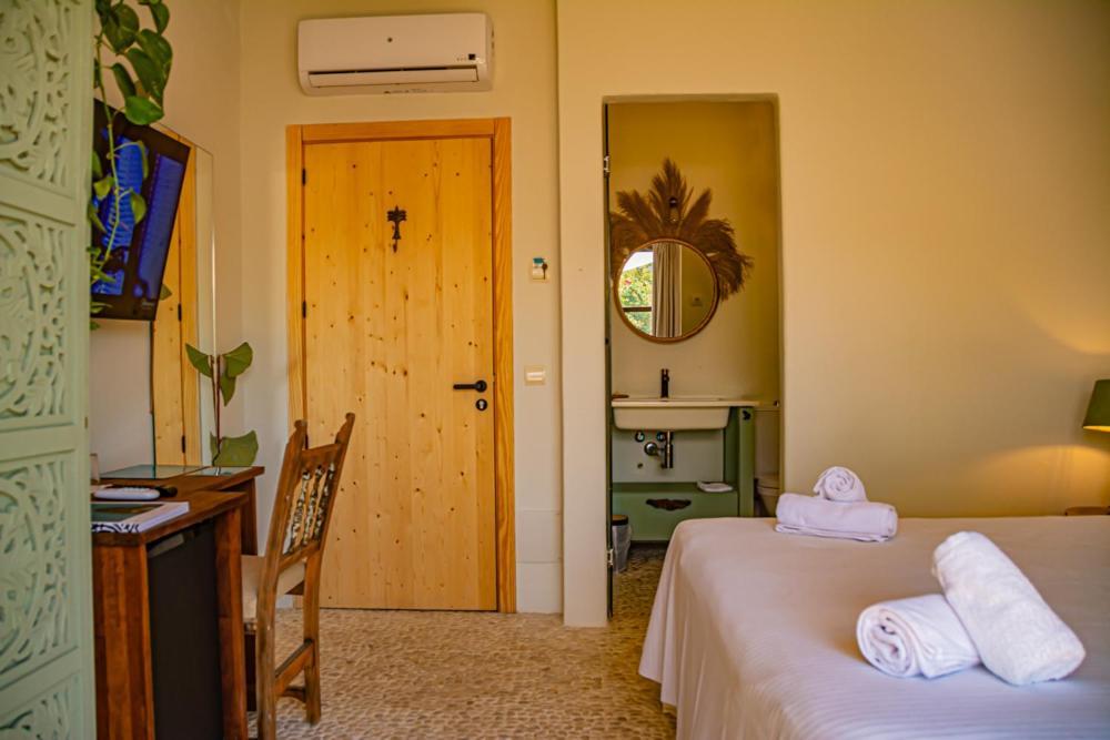Boutique Hostal La Curandera De Salinas Sant Francesc de s'Estany Eksteriør billede