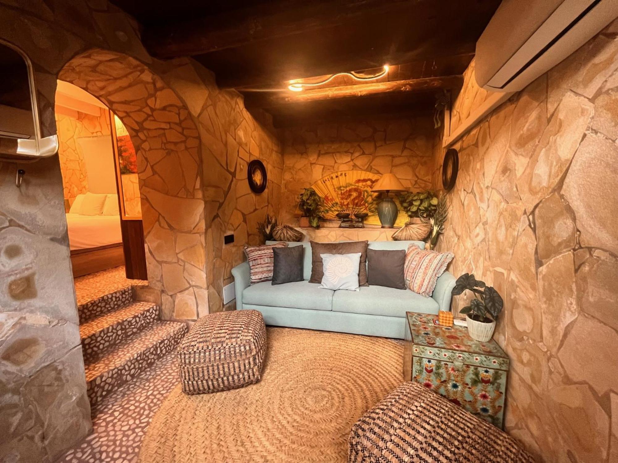 Boutique Hostal La Curandera De Salinas Sant Francesc de s'Estany Eksteriør billede