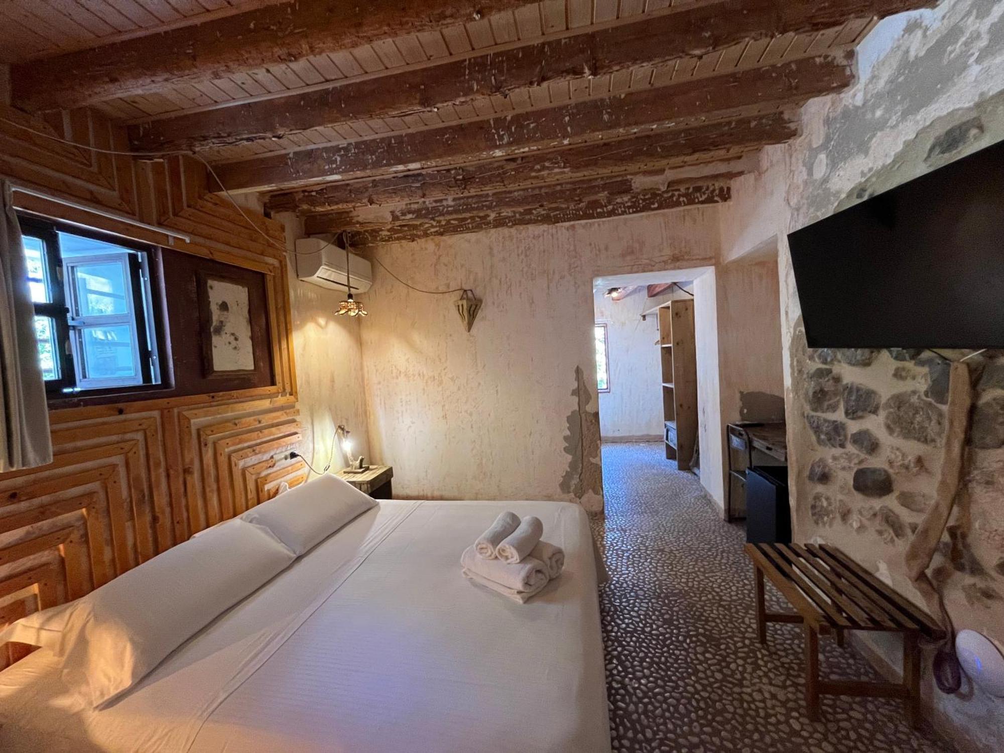 Boutique Hostal La Curandera De Salinas Sant Francesc de s'Estany Eksteriør billede